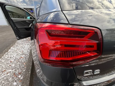 Audi Q2 — Задний фонарь Audi Q2, крупный план Audi Q2: задний фонарь Audi Q2, крупный план