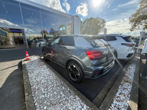 Audi Q2 — Задняя часть кузова под углом Audi Q2: задняя часть кузова под углом