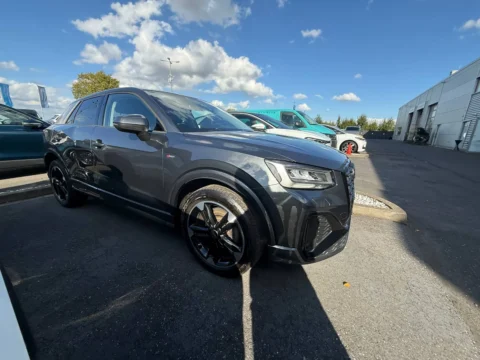 Audi Q2 — Передняя часть кузова под углом Audi Q2: передняя часть кузова под углом