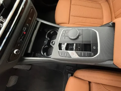 BMW 218 — Центральная консоль с контроллером и подстаканниками BMW 218: центральная консоль с контроллером и подстаканниками