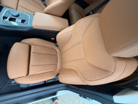 BMW 218 — Кожаное переднее кресло и центральная консоль BMW 218: кожаное переднее кресло и центральная консоль