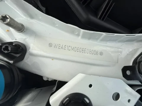 BMW 218 — Заводская маркировка VIN на окрашенной кузовной панели BMW 218: заводская маркировка VIN на окрашенной кузовной панели