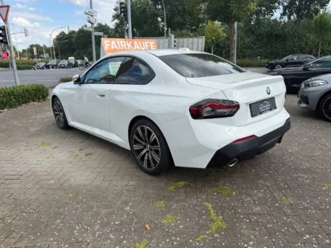 BMW 218 — Задний боковой ракурс BMW 218 BMW 218: задний боковой ракурс BMW 218