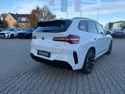 BMW X3 — Задний бампер и правая сторона кузова BMW X3: задний бампер и правая сторона кузова