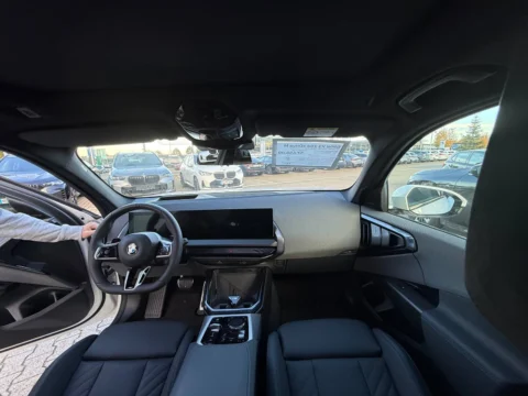 BMW X3 — Общий обзор передней панели из заднего ряда BMW X3: общий обзор передней панели из заднего ряда