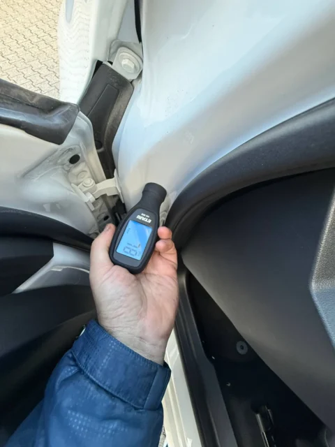 BMW X3 — Проверка верхнего участка внутреннего дверного проёма BMW X3: проверка верхнего участка внутреннего дверного проёма