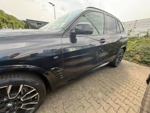 BMW X5 2025 — Боковые двери, зеркало и переднее крыло BMW X5 2025: боковые двери, зеркало и переднее крыло