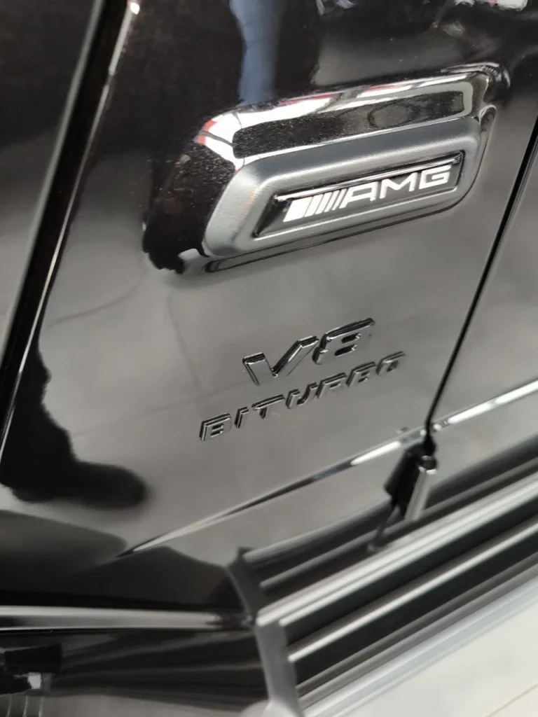 Mercedes-Benz G63: обозначения AMG и V8 BITURBO на боковой панели
