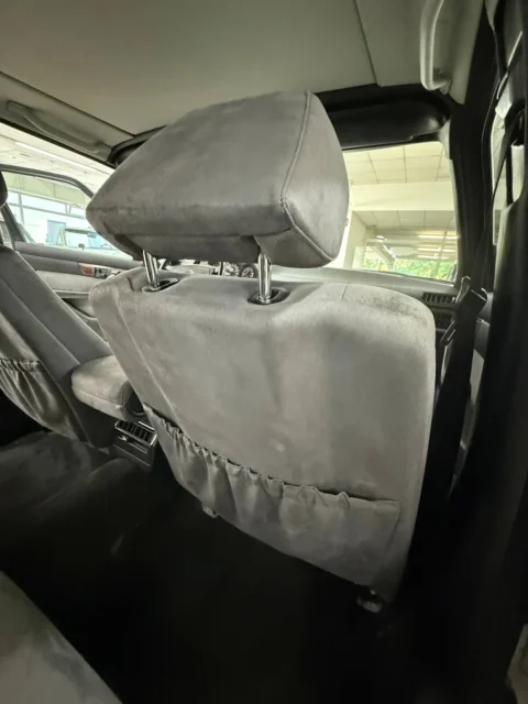 Mercedes-Benz 560 SEL — Спинка переднего кресла со стороны заднего ряда Mercedes-Benz 560 SEL: спинка переднего кресла со стороны заднего ряда
