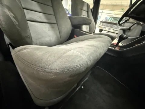 Mercedes-Benz 560 SEL — Подушка переднего пассажирского сиденья Mercedes-Benz 560 SEL Mercedes-Benz 560 SEL: подушка переднего пассажирского сиденья Mercedes-Benz 560 SEL