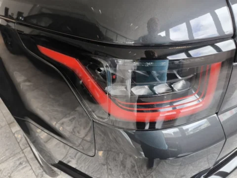 Range Rover Sport — Задний фонарь и прилегающая кузовная панель Range Rover Sport: задний фонарь и прилегающая кузовная панель