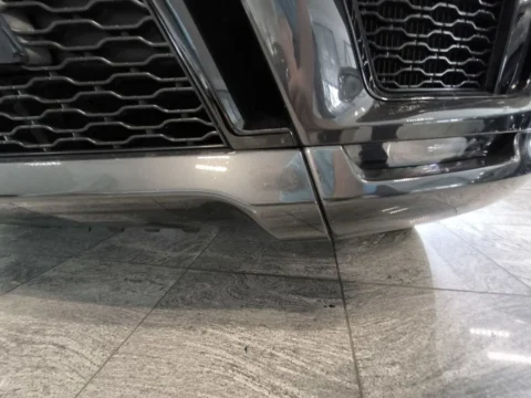 Range Rover Sport — Стык панелей и нижняя часть переднего бампера Range Rover Sport: стык панелей и нижняя часть переднего бампера