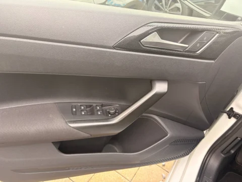 Volkswagen Polo — Подлокотник водительской двери с блоком кнопок Volkswagen Polo: подлокотник водительской двери с блоком кнопок
