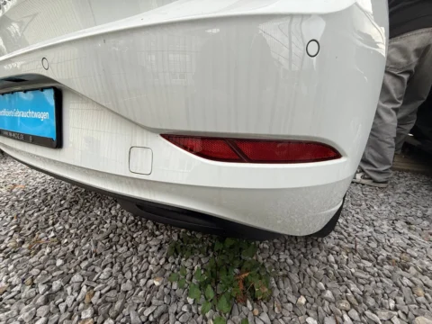 Volkswagen Polo — Задний бампер, отражатель и крышка буксировочной проушины Volkswagen Polo: задний бампер, отражатель и крышка буксировочной проушины