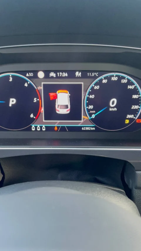 Volkswagen Tiguan — Тахометр и спидометр на цифровом дисплее Volkswagen Tiguan: тахометр и спидометр на цифровом дисплее