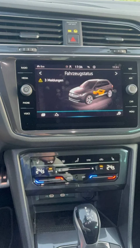 Volkswagen Tiguan — Экран состояния автомобиля и климатическая панель Volkswagen Tiguan: экран состояния автомобиля и климатическая панель