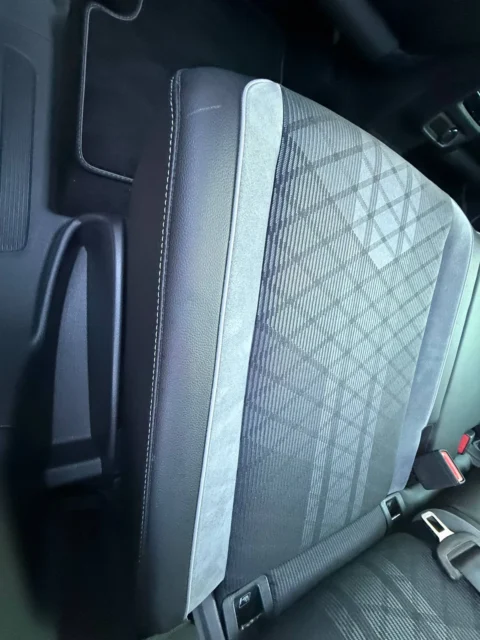 Volkswagen Tiguan — Ремень безопасности на спинке переднего сиденья Volkswagen Tiguan: ремень безопасности на спинке переднего сиденья