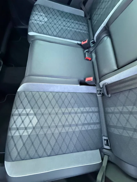 Volkswagen Tiguan — Подушка заднего дивана с замками ремней Volkswagen Tiguan: подушка заднего дивана с замками ремней