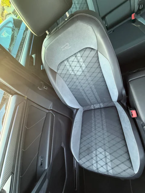 Volkswagen Tiguan — Профиль переднего кресла с подголовником Volkswagen Tiguan: профиль переднего кресла с подголовником