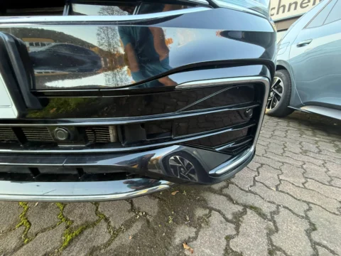 Volkswagen Tiguan — Нижняя решётка переднего бампера и декоративная окантовка Volkswagen Tiguan: нижняя решётка переднего бампера и декоративная окантовка